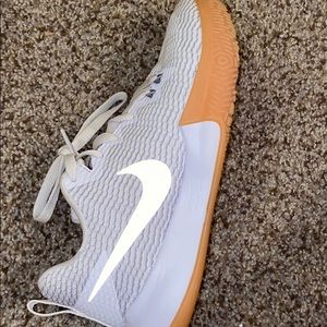 white/grey nike basketball court shoes